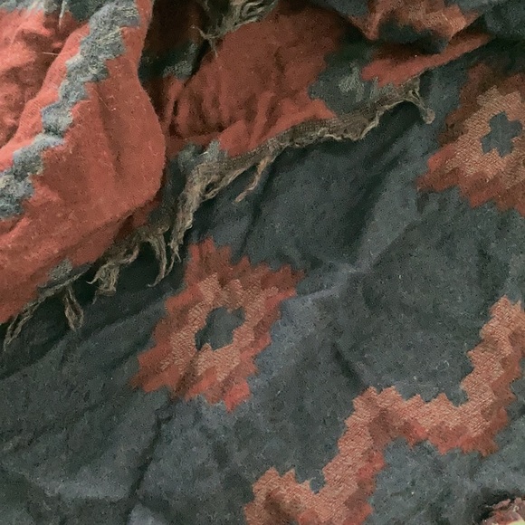 Aritzia Mosaic Blanket Scarf - Picture 2 of 2